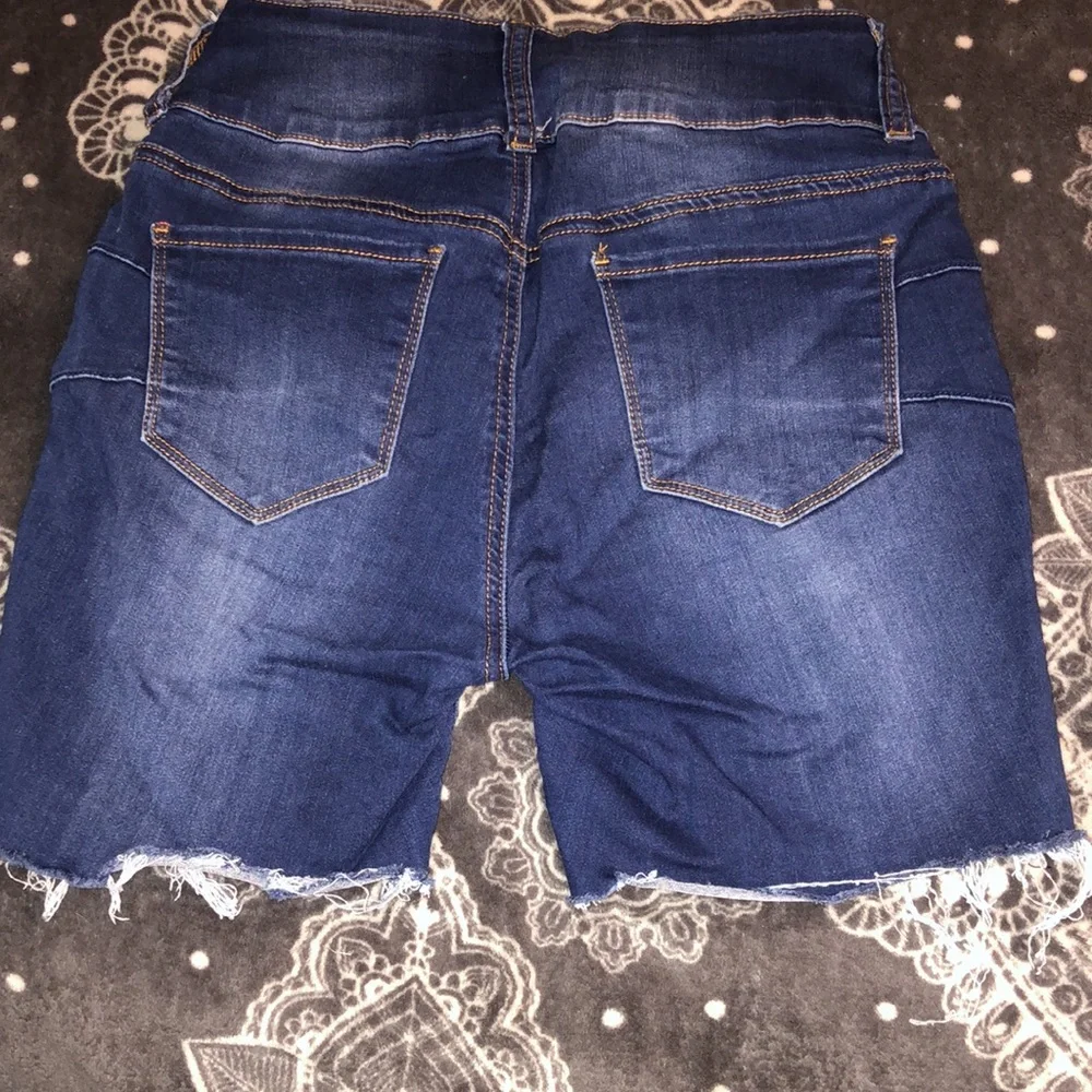 Shorts - Picture 3 of 3